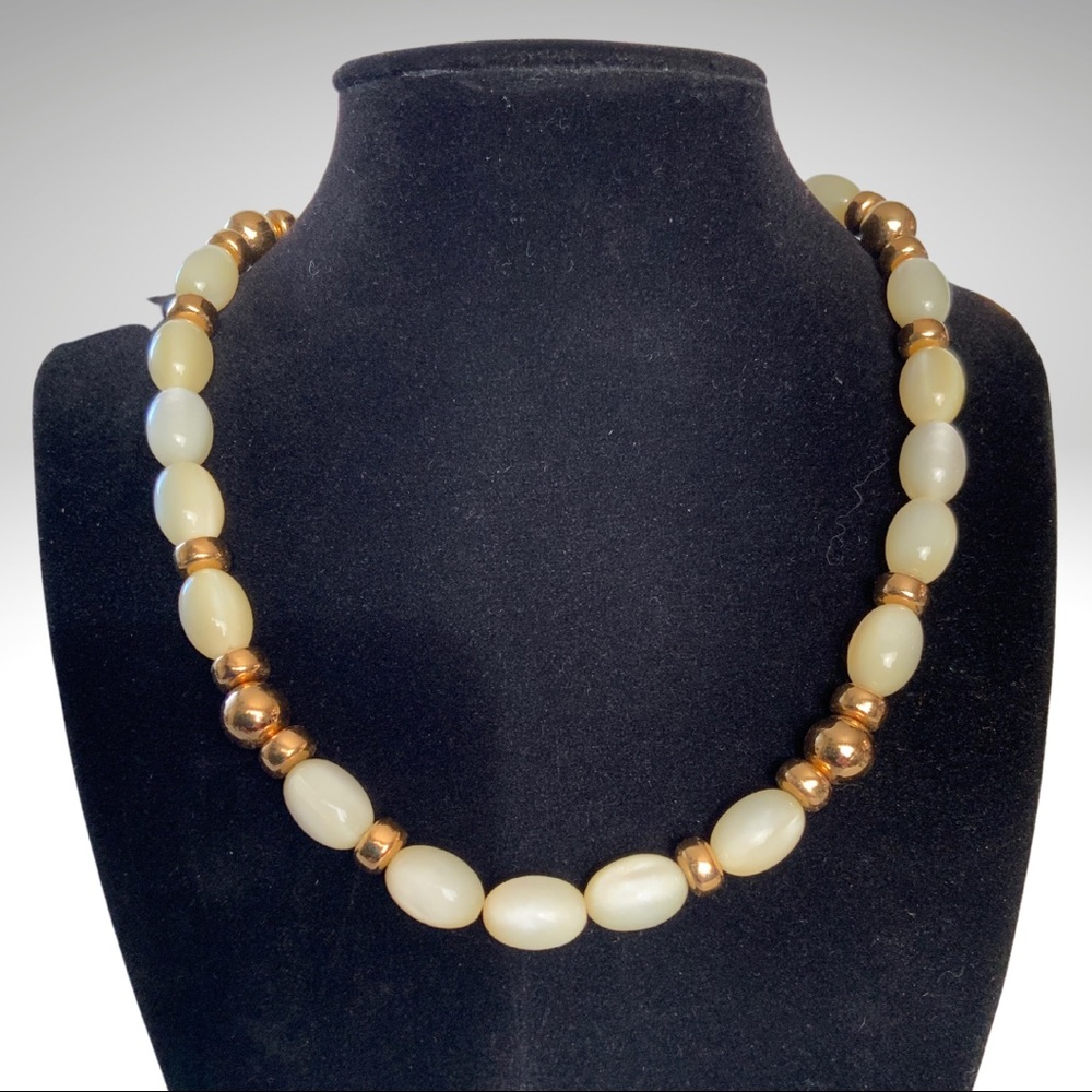 Napier Cream and Gold Tone Beaded  Necklace Vintage Costume Jewelry